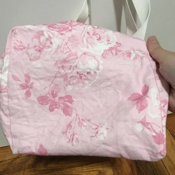 LoveShackFancy x PINK Exclusive NYC Tote Bag - Picture 8 of 8